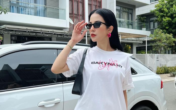 Chiếc xe sang hơn 2 tỷ của Diệp Lâm Anh