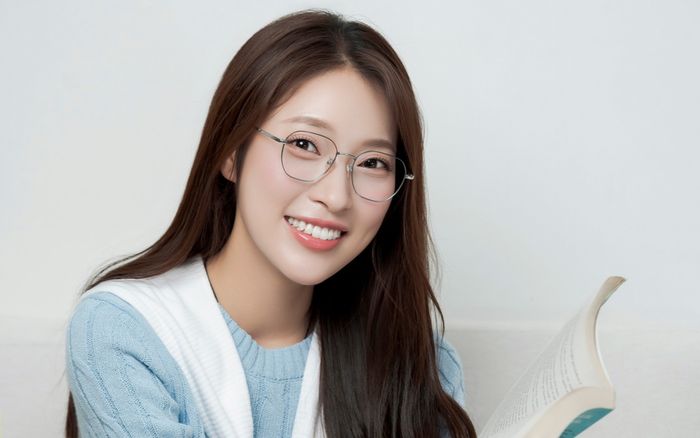 Máy tính trị giá 8 chữ số của MC Khánh Vy