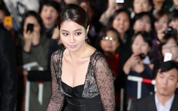 Nữ diễn viên nổi tiếng lấy chồng đại gia phải chăm con một mình, nhập viện liên tục gây lo lắng