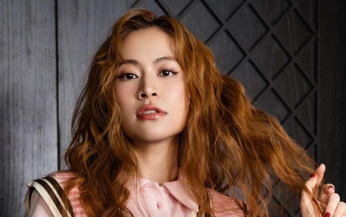 Điện thoại 7 triệu của Hoàng Thùy Linh