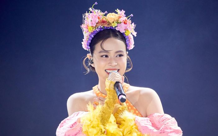 Đồng hồ 9 chữ số của Hoàng Thùy Linh