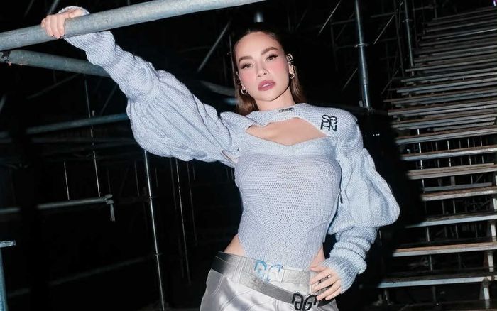 Hồ Ngọc Hà diện áo khoét eo khoe chân dài miên man, một chi tiết khiến ai cũng trầm trồ