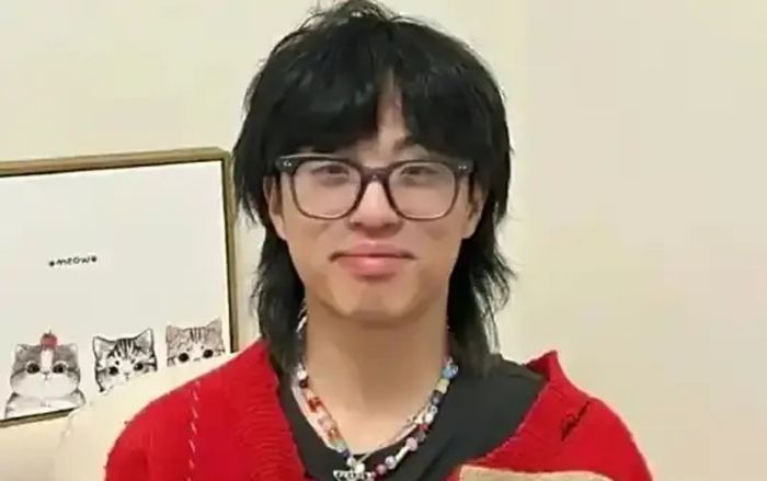 Nam ca sĩ sống lại sau 1 tháng 'qua đời' khiến khán giả sốc nặng