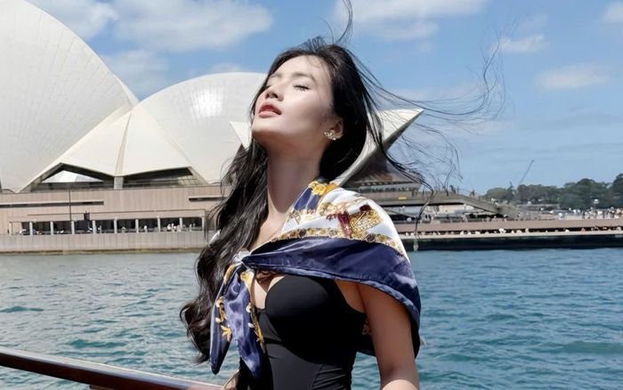 Ý Nhi diện bodysuit hai dây khoe dáng 'khét lẹt', nhan sắc ngày càng thăng hạng rõ rệt