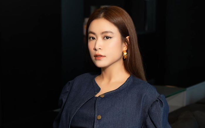 Đôi dép 30 triệu của Hoàng Thùy Linh