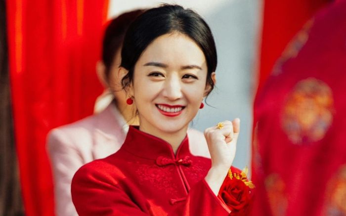 Con trai Triệu Lệ Dĩnh có hành động lạ khi ra ngoài với bố