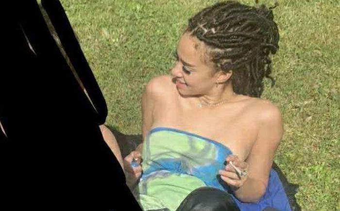 Nữ ca sĩ nổi tiếng gây tranh cãi vì loạt ảnh đời tư đang rầm rộ mạng xã hội