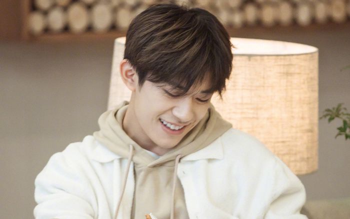 Nam diễn viên 24 tuổi đã trở thành Ảnh đế, cứ lên phim là 'dị' đến khó nhận ra