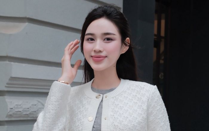 Đôi giày 2,9 triệu của Hoa hậu Đỗ Thị Hà