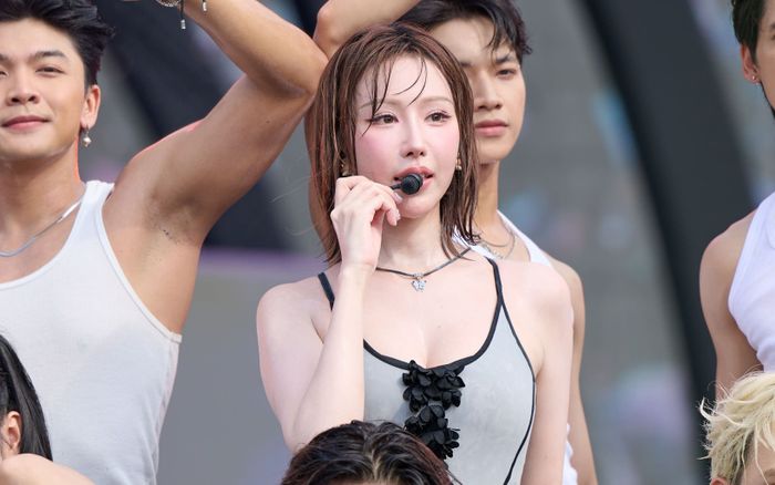 Gu thời trang quyến rũ trong lễ hội WATERBOMB 2025