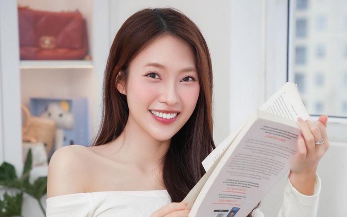 Tai nghe 13 triệu của MC Khánh Vy