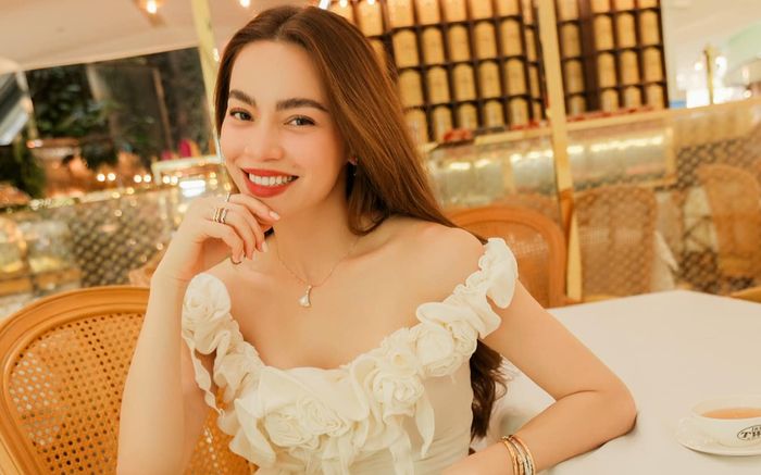 Hồ Ngọc Hà bị khán giả đòi tiền giữa đường