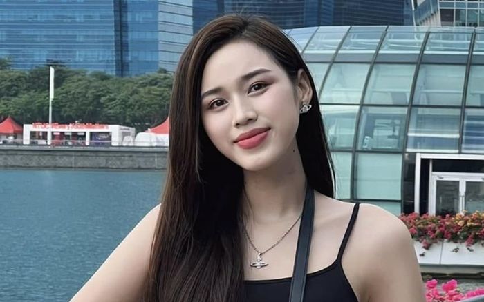 Máy ảnh trị giá 8 chữ số của Hoa hậu Đỗ Thị Hà