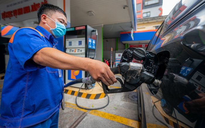 Giá xăng dầu hôm nay 17/11: Quay đầu giảm