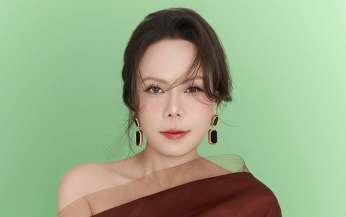 Thời trang tuổi 48 của Việt Hương