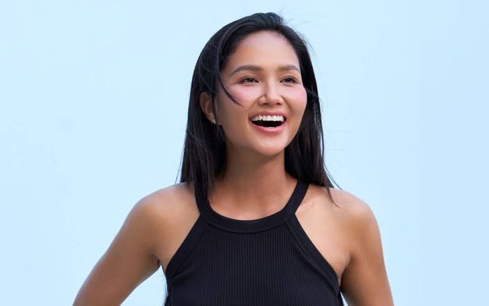 Thời trang đời thường của H'Hen Niê