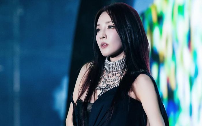 Dara (2NE1) tung ảnh diện áo buông lơi khoe nhan sắc gợi cảm ở tuổi 41, thế này bảo sao ai cũng 'mê chữ ê kéo dài'