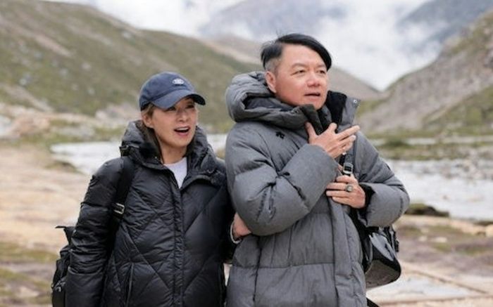 Nam tài tử nén nỗi đau sau khi vợ qua đời, được khán giả khuyên đi hát để lấy lại hào quang