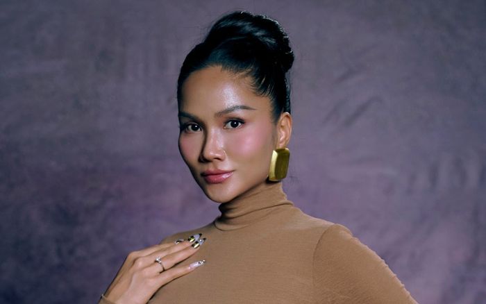 Thời trang mẹ bầu của H'Hen Niê