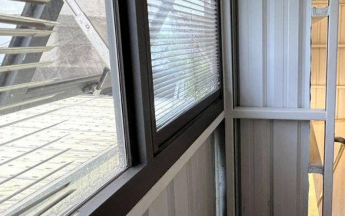 Đi lên cầu thang công ty, nam nhân viên rụng rời tay chân khi phát hiện bộ da dài 160 cm