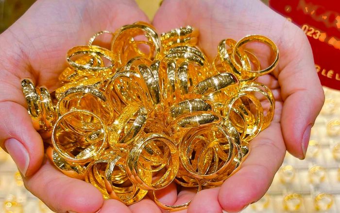 Giá vàng chiều 18/11: Giảm mạnh