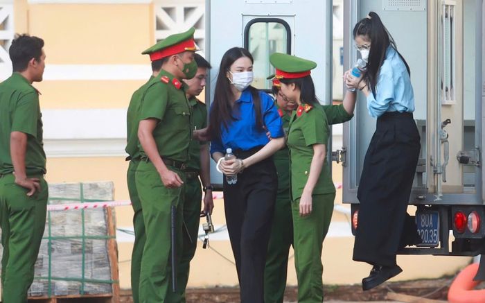 Trực tiếp phiên tòa xét xử Thùy Tiên, Quang Linh Vlogs, Hằng Du Mục