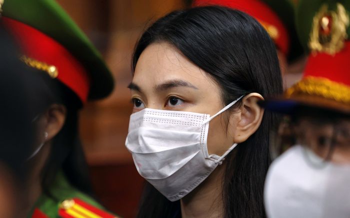 Hoa hậu Thùy Tiên khai gì về công ty Sen Vàng tại toà?