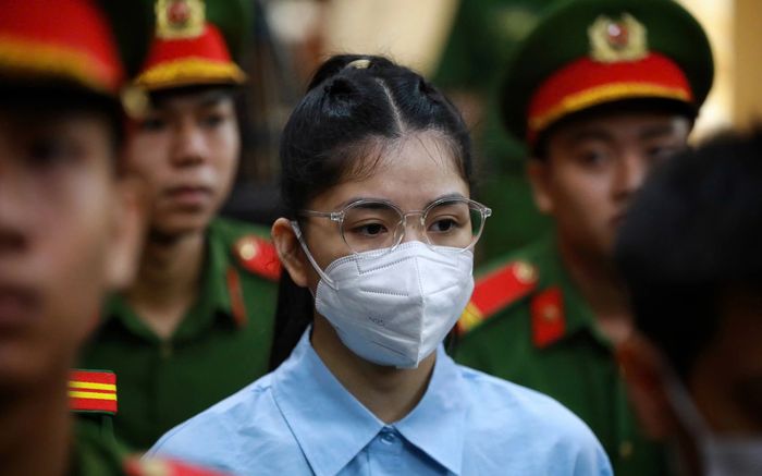 Hằng Du Mục khai lý do nộp 'dôi ra' số tiền khắc phục hậu quả