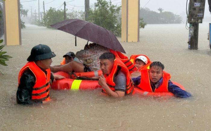 Mưa lớn kéo dài, Khánh Hoà, Gia Lai, Đắk Lắk chứng kiến những hình ảnh xót xa