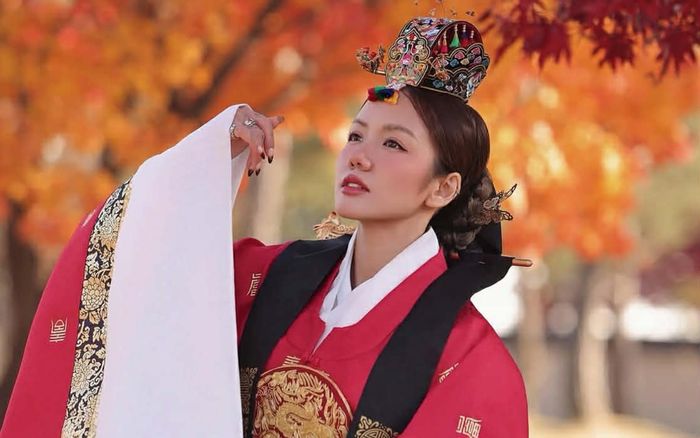 Phương Ly 'đốn tim' người hâm mộ với nhan sắc ngọt ngào ở tuổi U40