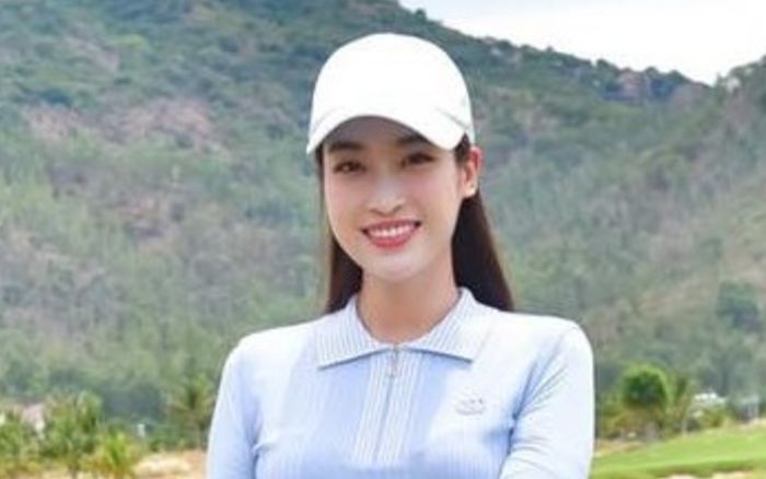 Thời trang đánh golf của con dâu bầu Hiển