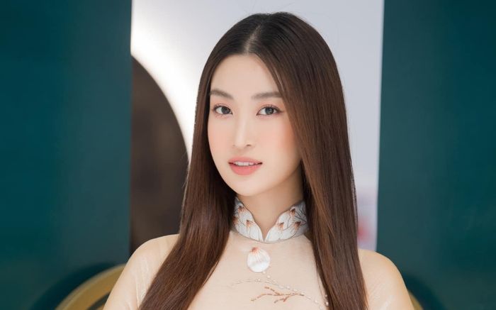 Đồng hồ 10 chữ số của con dâu bầu Hiển