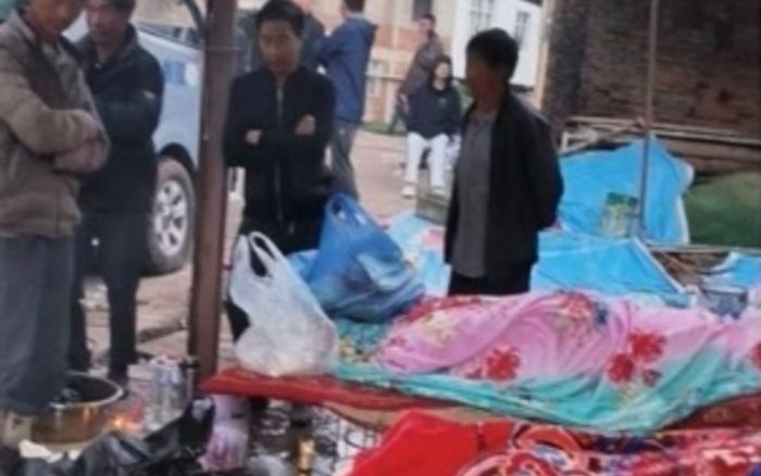 Tường nhà sập giữa đám tang khiến 6 người thiệt mạng, hiện trường gây ám ảnh