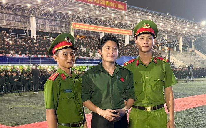 Hình ảnh của nhạc sĩ Nguyễn Văn Chung đang khiến mạng xã hội 'dậy sóng'