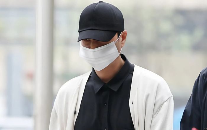 Một ca sĩ nổi tiếng showbiz rao bán nhà sau khi bị bắt quả tang đánh bạc