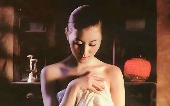 Bất chấp chụp ảnh 'thiếu vải' táo bạo, mỹ nhân showbiz trả giá đắt 23 năm qua, khó gột rửa