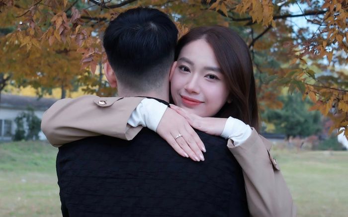 Nữ diễn viên phim 'Cách em 1 milimet' báo tin sắp lấy chồng, Quỳnh Kool và dàn sao nô nức chúc mừng