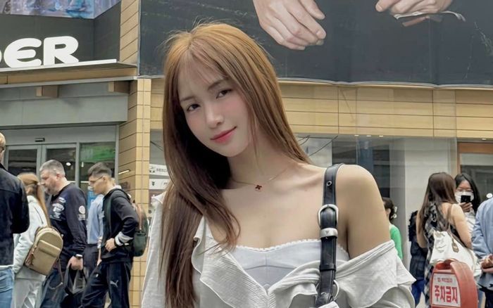 Chiếc máy ảnh 50 triệu đồng của Hòa Minzy