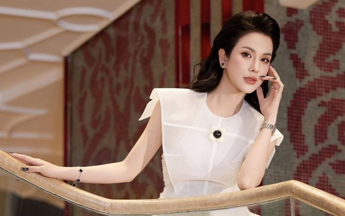 Chiếc đồng hồ 1.5 tỷ từng của Diệp Lâm Anh