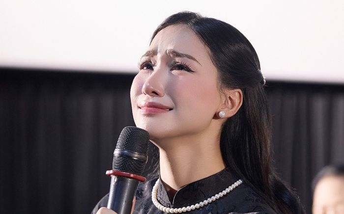 Nghẹn ngào 14 từ Hòa Minzy thốt lên giữa đêm