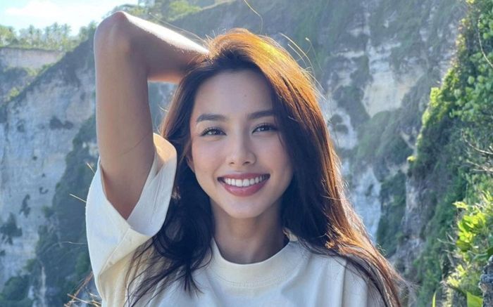 Đồng hồ 10 chữ số của Nguyễn Thúc Thùy Tiên