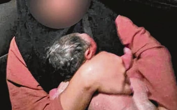 Người phụ nữ sinh con ngay trên xe công nghệ, phản ứng của tài xế khiến ai cũng bất ngờ