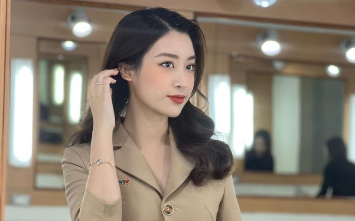 Thời trang công sở của Đỗ Mỹ Linh