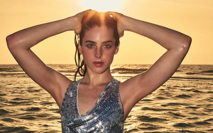 Trầm trồ với loạt ảnh gợi cảm của người đẹp vừa đăng quang Miss Universe 2025