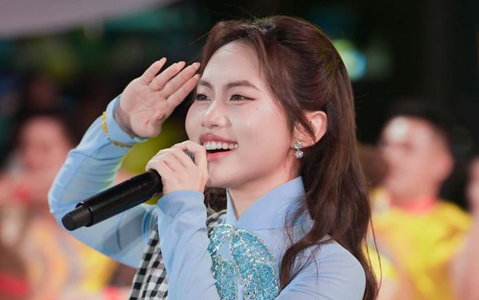 Nhan sắc Phương Mỹ Chi thay đổi sau 12 năm