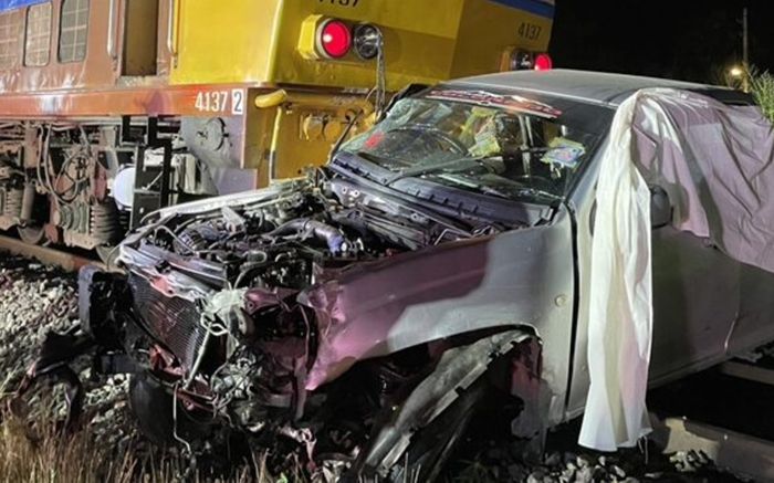 Nam ca sĩ đi hát đám cưới bị xe lửa tông tử vong trên đường về nhà