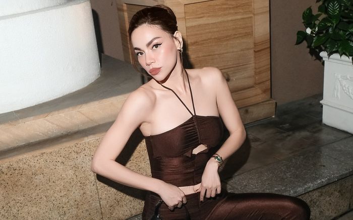 Hồ Ngọc Hà táo bạo diện áo bé tí ôm sát cơ thể, lộ 1 chi tiết đắt giá gây trầm trồ