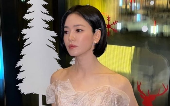 Song Hye Kyo né thảm đỏ Rồng Xanh vì ai?