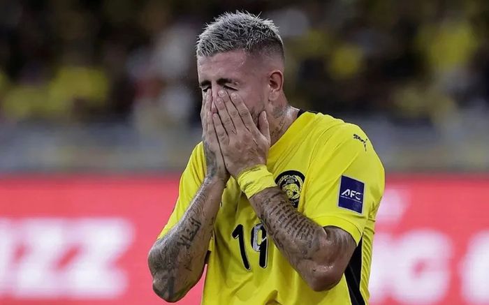 Thật xấu hổ với bóng đá Malaysia