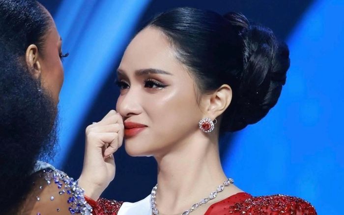 Đừng tiếc cho Hương Giang